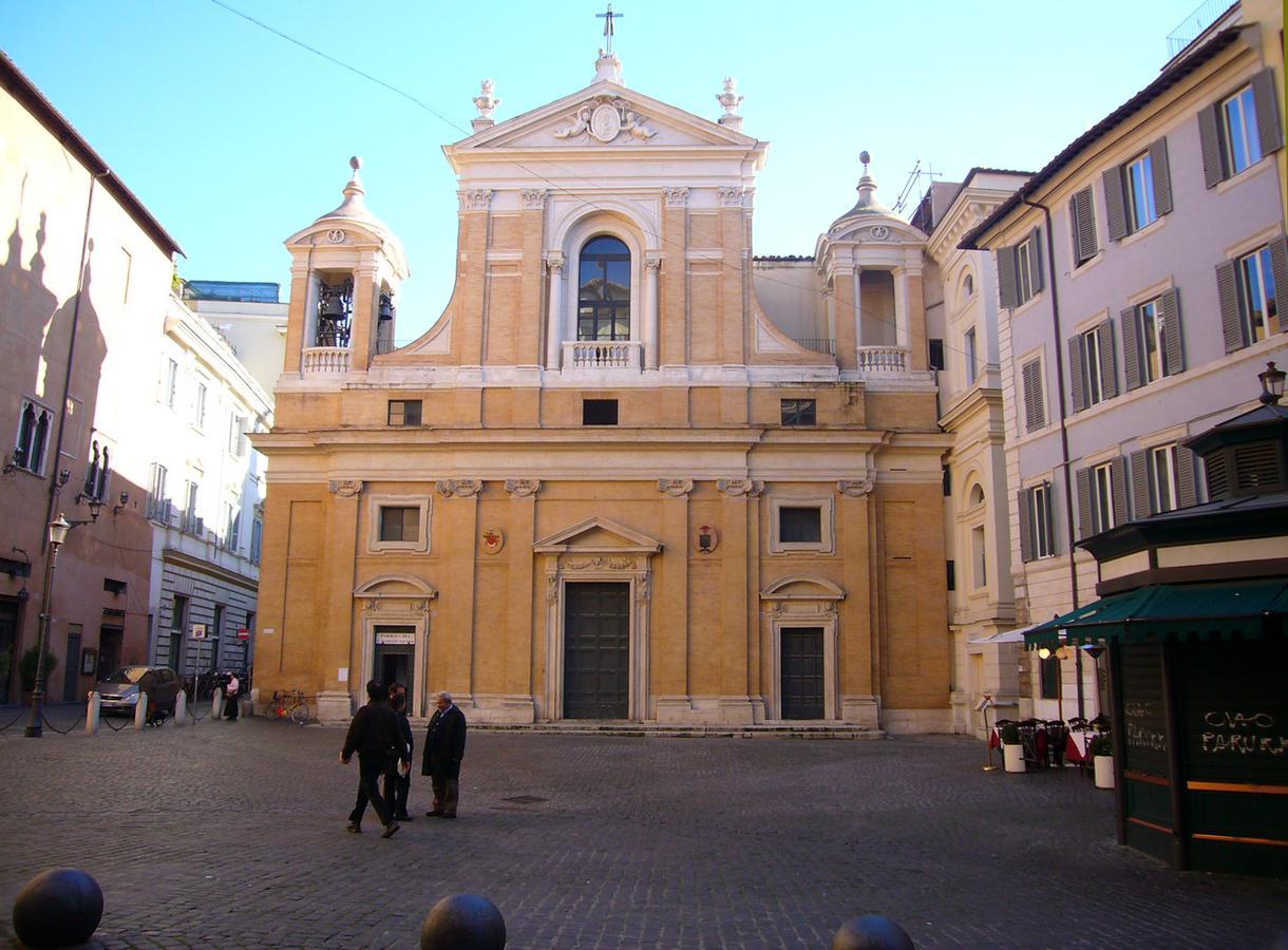 Отель Little Queen Pantheon Рим Экстерьер фото